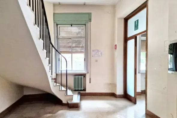 #23660 Blocco uffici pubblici in edifico polifunzionale