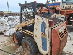 48#8350 BOBCAT MINI PALA