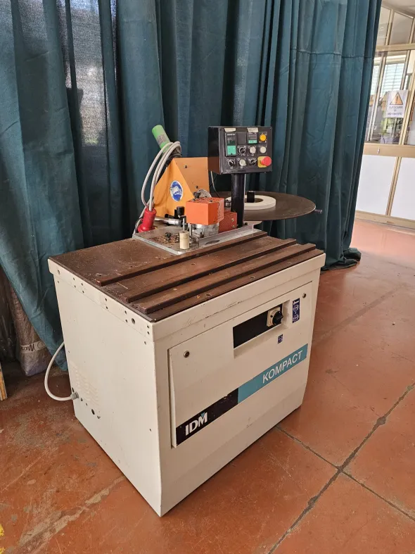 Bordatrice manuale IDM KOMPACT a norme CE