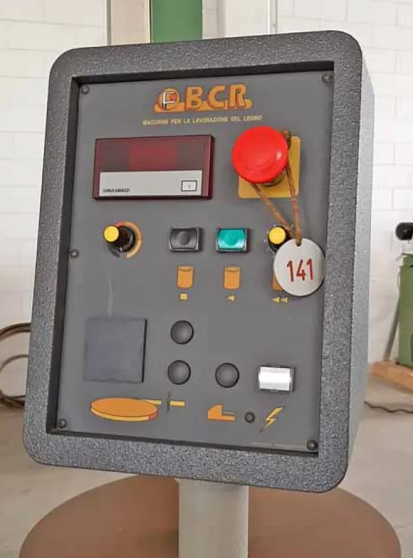 Bordatrice per preincollati su diritto e curvo BCR K50