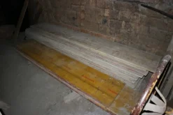 4#6992 Box da cantiere e materiale edile