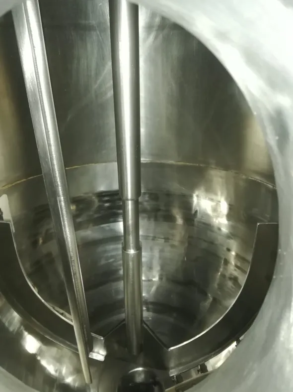 Calibrator for washing and calibrating fruits