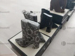 8#8952 Calzature e arredo ufficio
