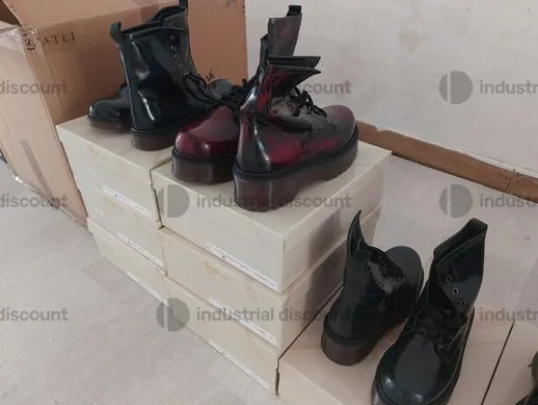 8#8952 Calzature e arredo ufficio