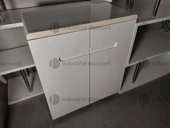 8#8952 Calzature e arredo ufficio
