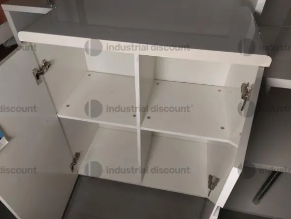 8#8952 Calzature e arredo ufficio
