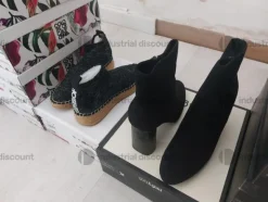 8#8952 Calzature e arredo ufficio