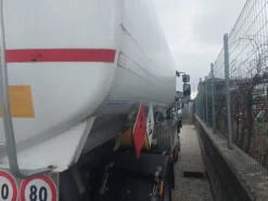 7#7657 Camion cisterna Renault trucks