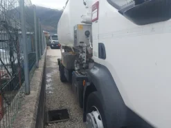 7#7657 Camion cisterna Renault trucks