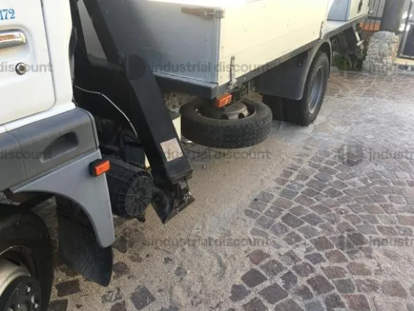 1#9935 Camion Nissan Cabstar con cestello