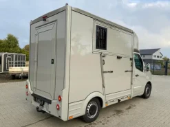 Camion per il trasporto di cavalliRenault Master 2024