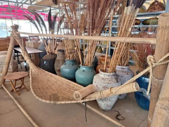 8#9425 Canoa Borneo e Armadietto con Sculture Timor