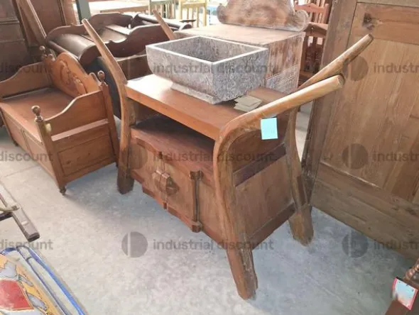 8#9425 Canoa Borneo e Armadietto con Sculture Timor