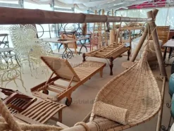 8#9425 Canoa Borneo e Armadietto con Sculture Timor