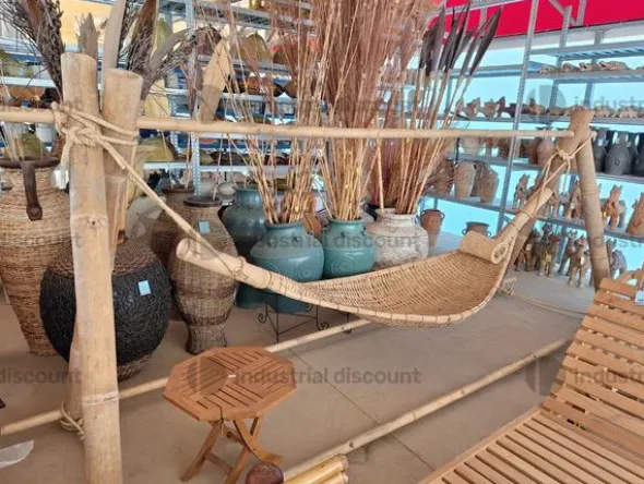 8#9425 Canoa Borneo e Armadietto con Sculture Timor