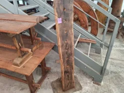 8#9425 Canoa Borneo e Armadietto con Sculture Timor