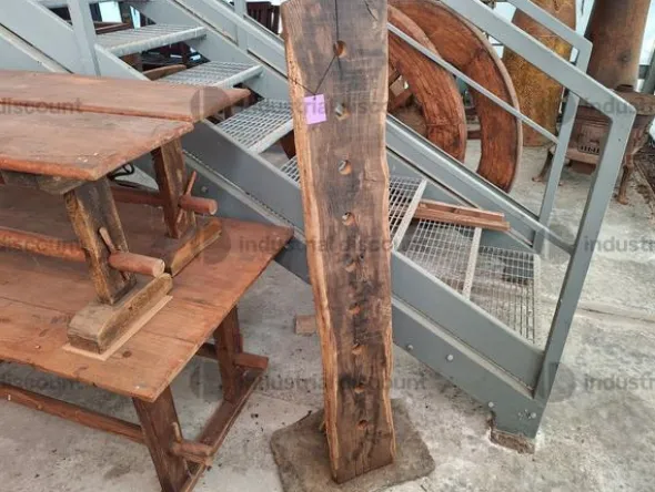 8#9425 Canoa Borneo e Armadietto con Sculture Timor