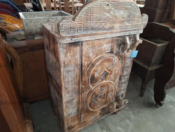 8#9425 Canoa Borneo e Armadietto con Sculture Timor