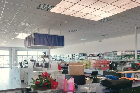 #23007 Capannone ad uso commerciale con cortile