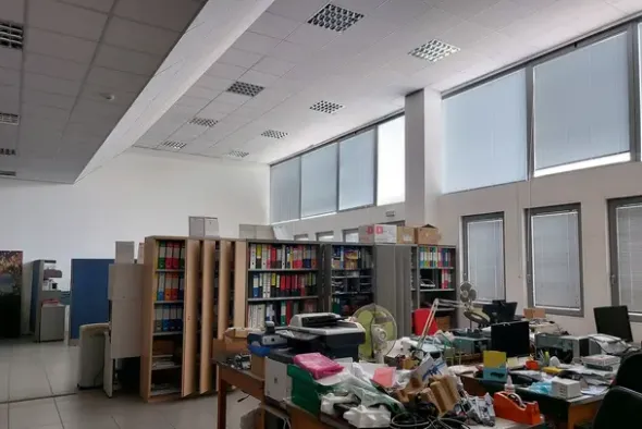 #23007 Capannone ad uso commerciale con cortile
