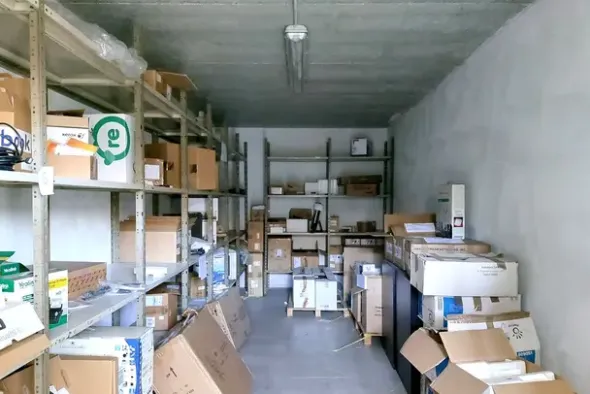 #23007 Capannone ad uso commerciale con cortile