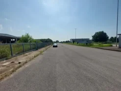 #25255 Capannone al grezzo con ampio piazzale