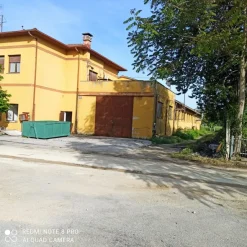 capannone 3 archi con 2 appartamenti