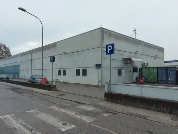 #19578 Capannone a reddito per investimento