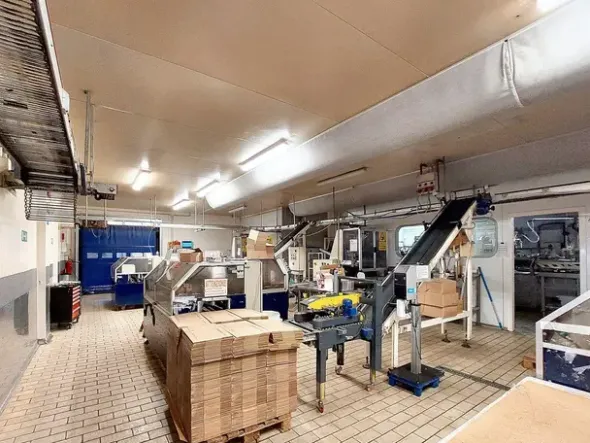 #24131 Capannone artigianale adibito alla produzione e al commercio