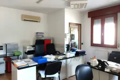 #22063 Capannone artigianale con cortile