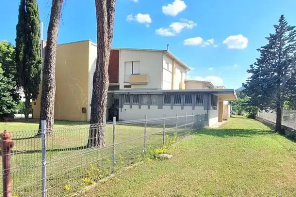 #23902 Capannone artigianale con uffici e residenza