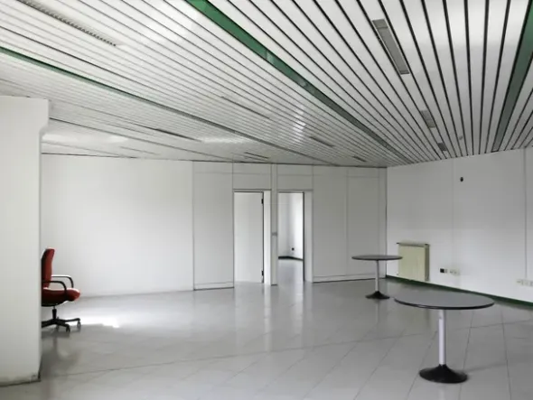 #2639676 Capannone a Venegono Inferiore con area esterna