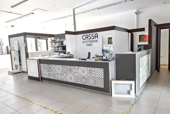 #25835 Capannone commerciale con ampio piazzale
