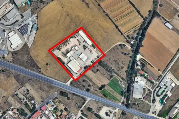 #25835 Capannone commerciale con ampio piazzale