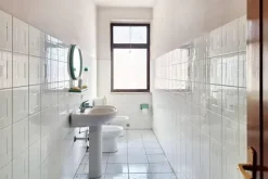 #23288 Capannone commerciale con area edificabile