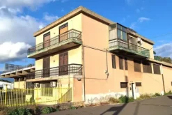 #23288 Capannone commerciale con area edificabile