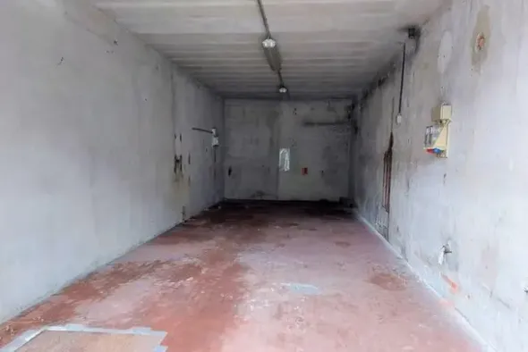 #14679 Capannone con aree urbane e parcheggio