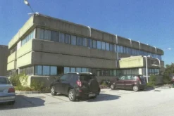 #12704 Capannone con carroponte e ampio piazzale