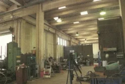 #12704 Capannone con carroponte e ampio piazzale