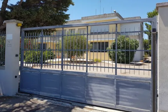 #11089 Capannone con laboratorio, negozio e zona uffici