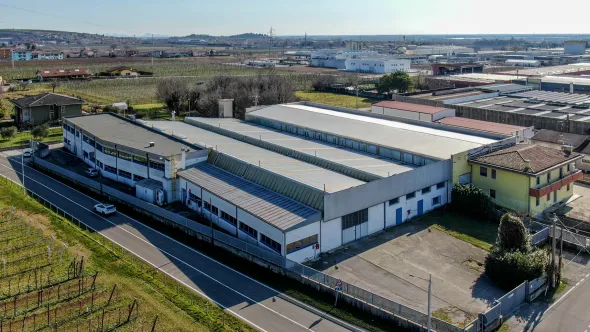 Capannone con magazzino e uffici - Colognola ai Colli