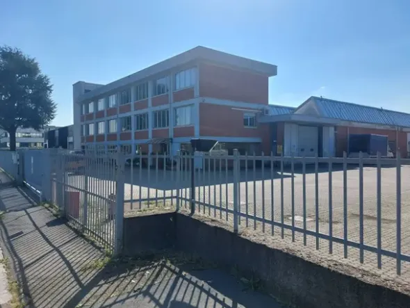 #2638989 Capannone con palazzina uffici e ampia area esterna con possibile cambio di destinazione d’uso
