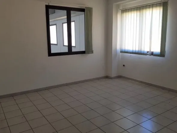 #1852 Capannone con uffici e area esclusiva