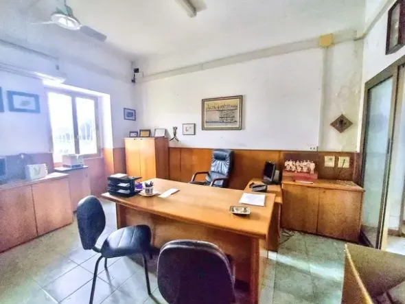 #25123 Capannone con uffici e area pertinenziale