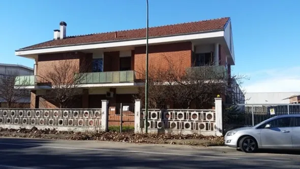 #1933 Capannone con uffici e due alloggi