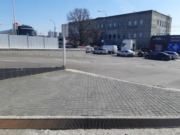 CAPANNONE INDUSTIALE CON TERRENO - CHISINAU MOLDOVA