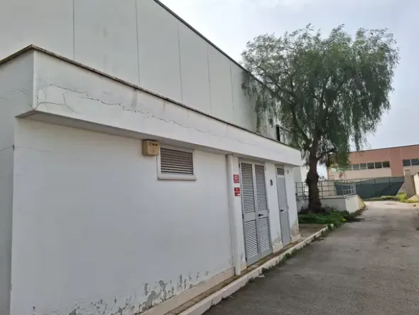 #2638611 Capannone industriale/commerciale fronte strada – altissima visibilità