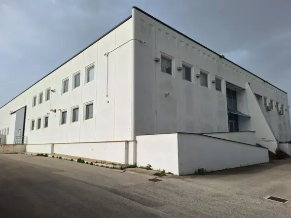 #2638611 Capannone industriale/commerciale fronte strada – altissima visibilità