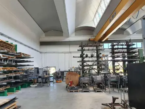 #2640071 Capannone industriale con ampia corte pertinenziale