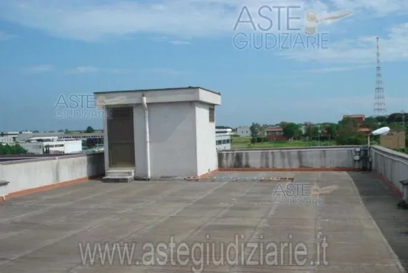#9145 Capannone industriale con appartamento